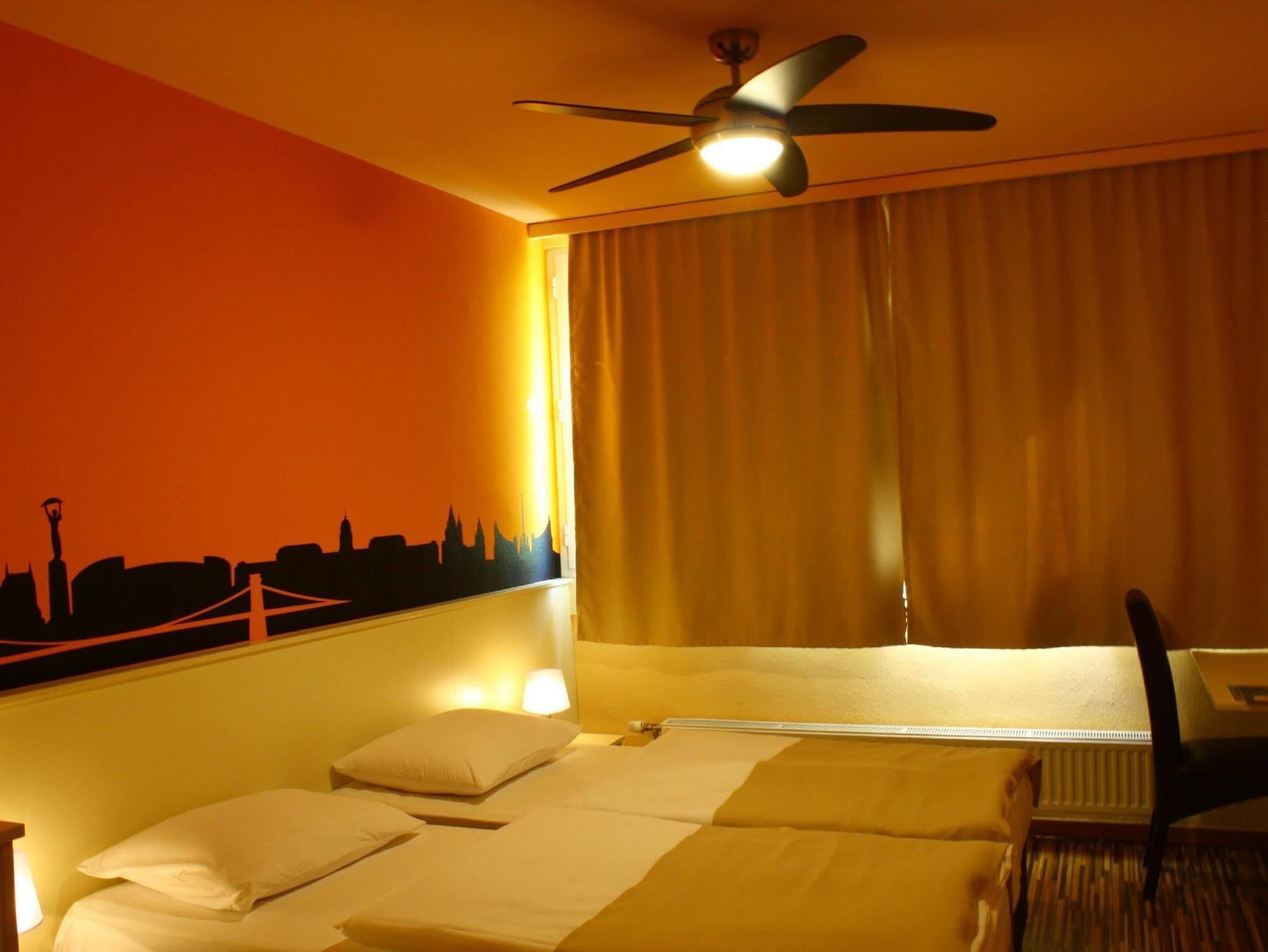 Hotel Pest Inn Budapest Exterior photo